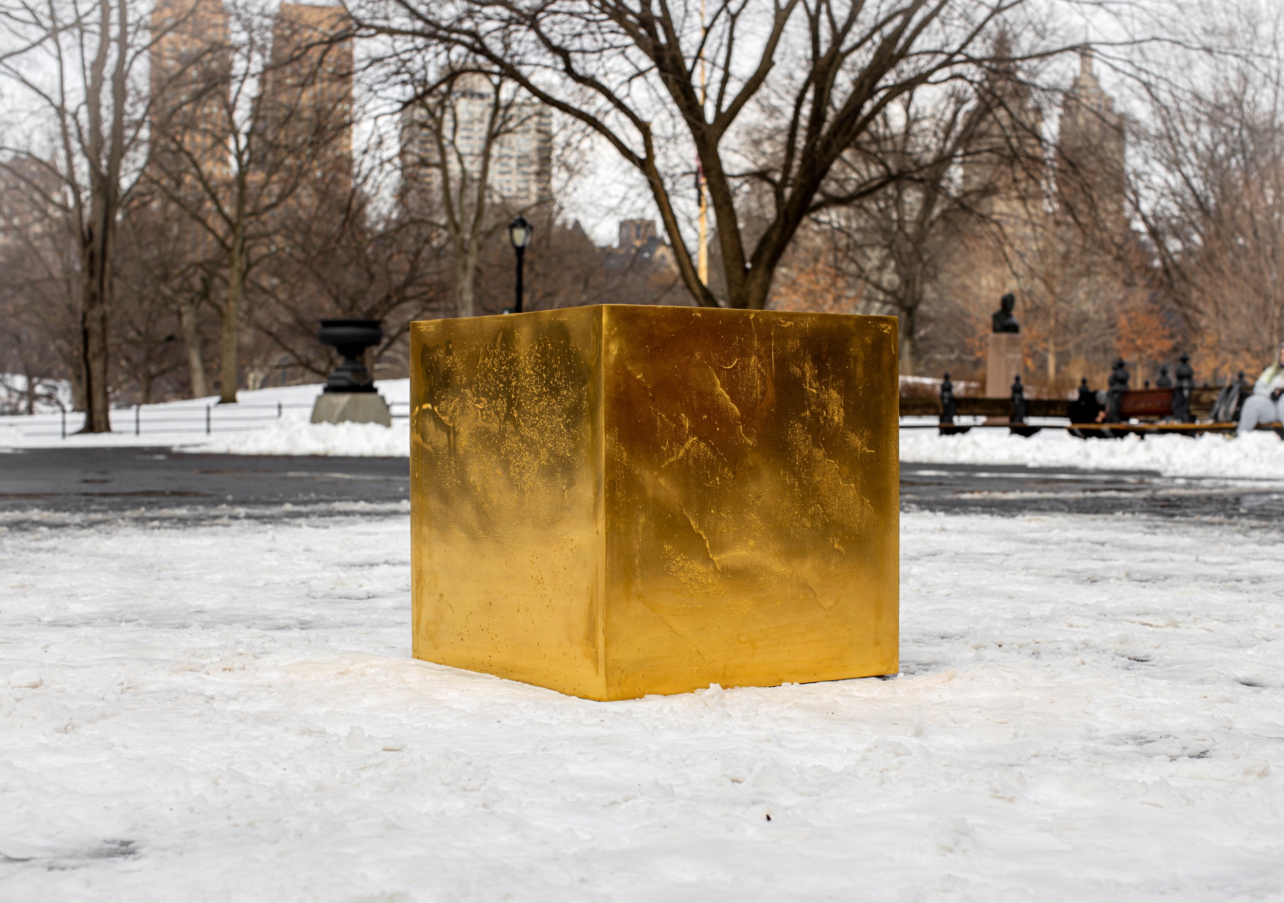 The Castello CUBE attracted worldwide attention when the golden cube by artist Niclas Castello was shown first in New York's Central Park / Editorial use of this picture is free of charge. Please quote the source: