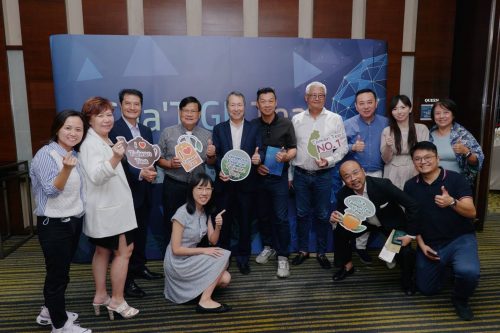 Group-photo-of-the-distinguished