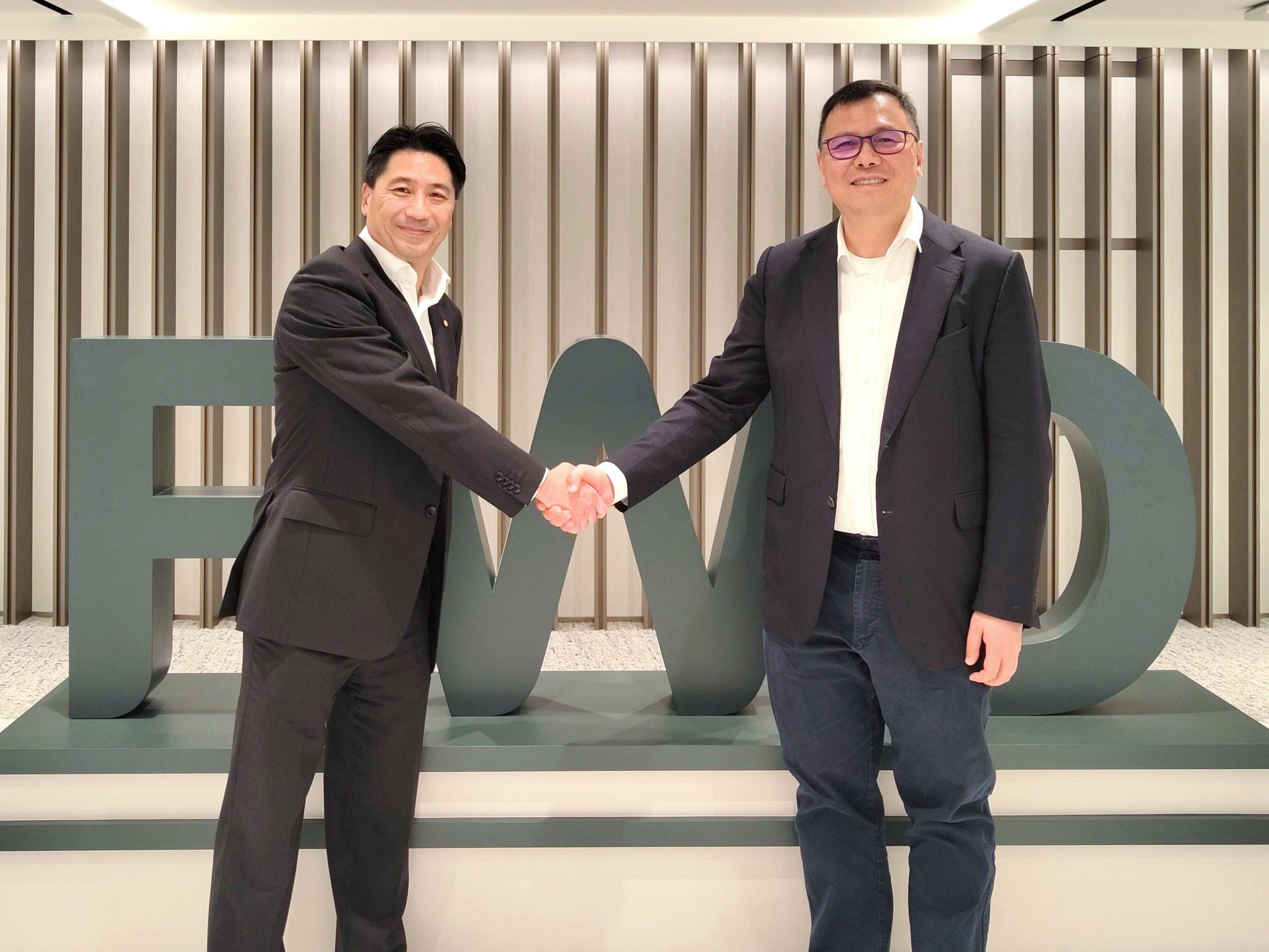 Photo Caption: (from left to right) KC Wong, Hong Kong Branch Head of Financial Markets of Bank SinoPac; Ken Lau, Managing Director of Greater China and Hong Kong Chief Executive Officer, FWD, sign the bancassurance partnership agreement, which provides customers with diverse insurance solutions and services for asset allocation and legacy planning.