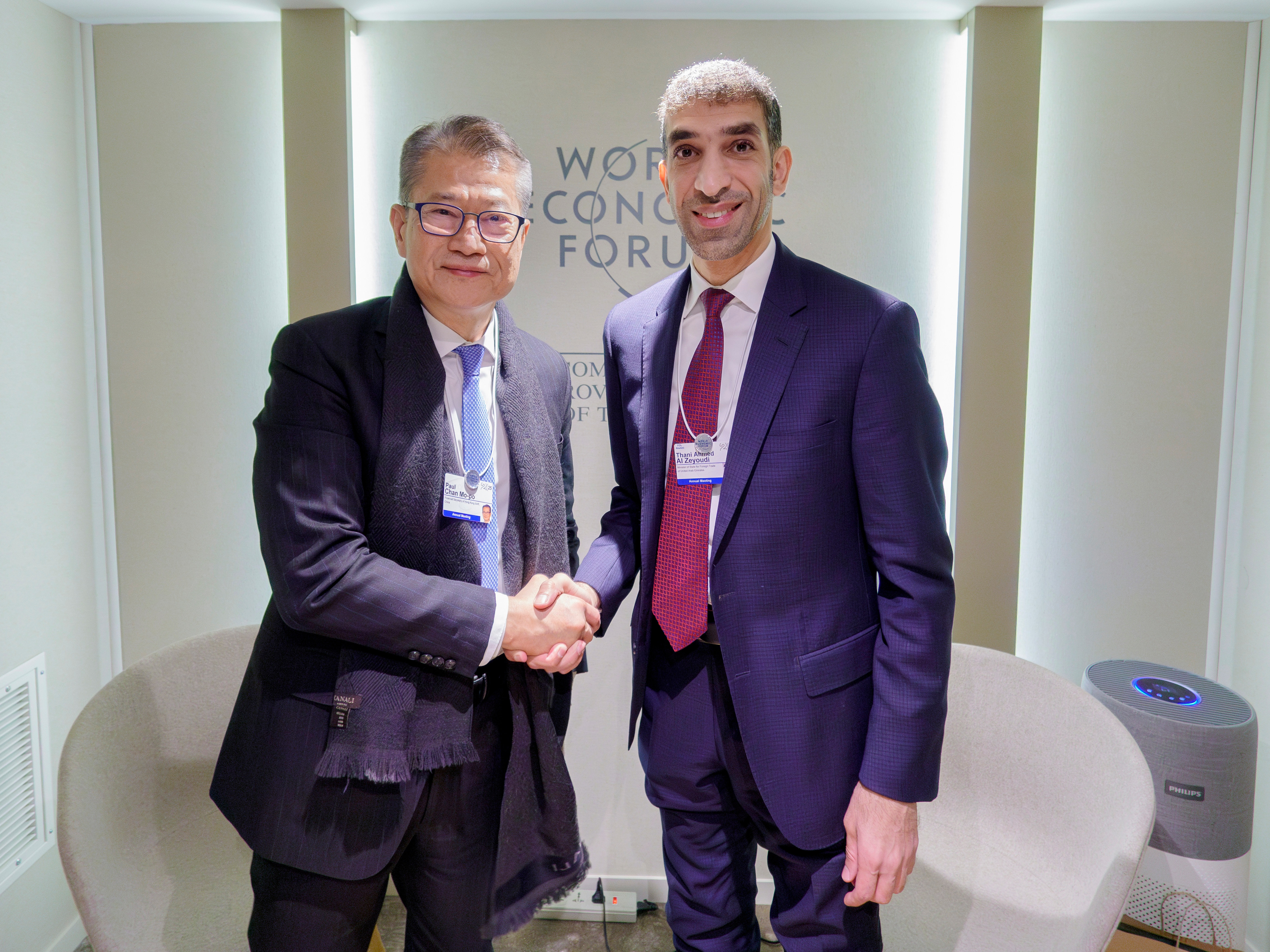 Mr Chan has met with several representatives of the Gulf Cooperation Council countries, including Minister of State for Foreign Trade of the United Arab Emirates, Dr Thani bin Ahmed Al Zeyoudi (right), to further strengthen bilateral co-peration with the region.