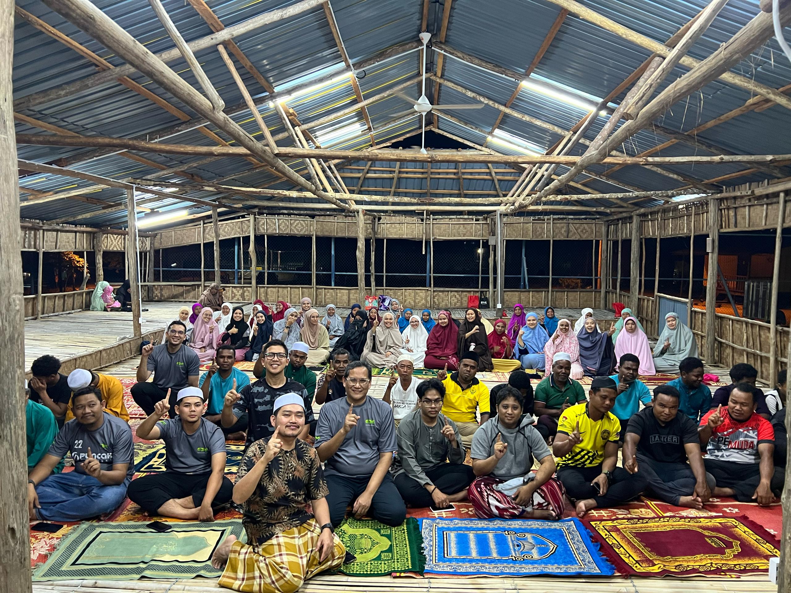 Volunteers and members of the Lanoh community gathered in unity for Tarawih prayers, sharing a spiritually uplifting moment that deepened bonds and reflected the true spirit of Ramadan.