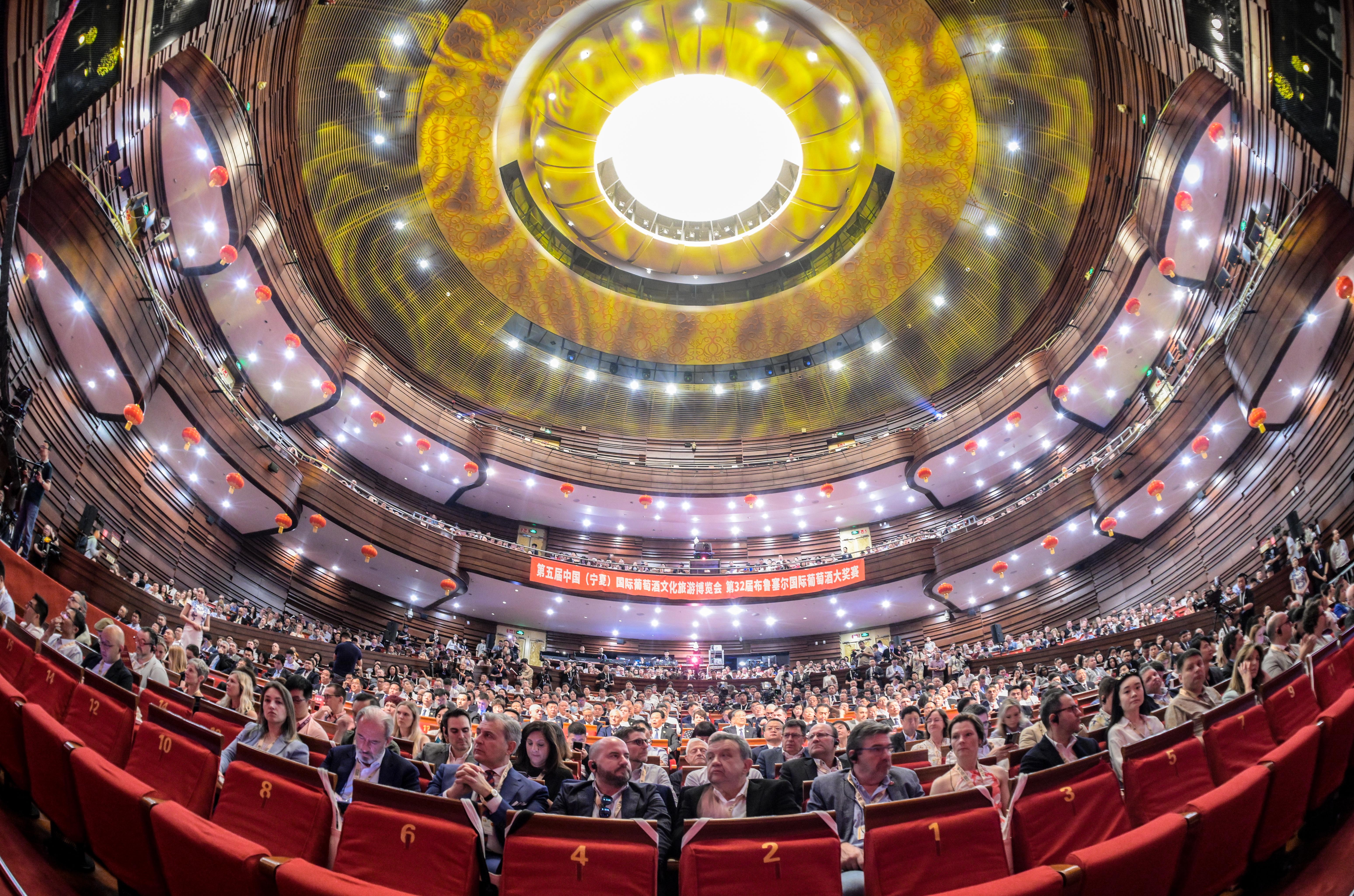 The opening ceremony of the Fifth China (Ningxia) International Wine Culture and Tourism Expo in Yinchuan, northwest China's Ningxia Hui Autonomous Region. (Xinhua/Wang Peng)