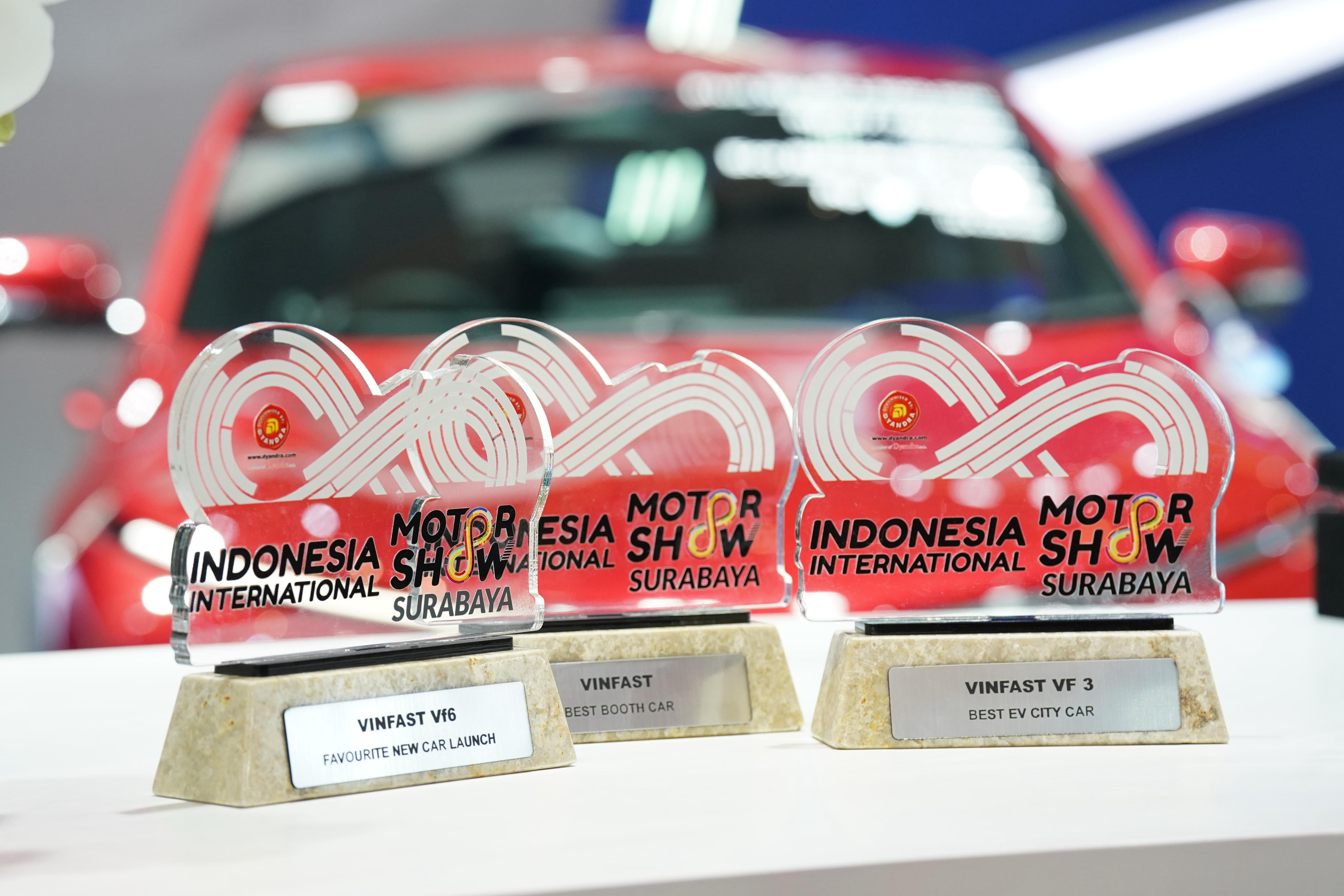 VinFast receives multiple prestigious awards at the IIMS Surabaya 2025 exhibition.