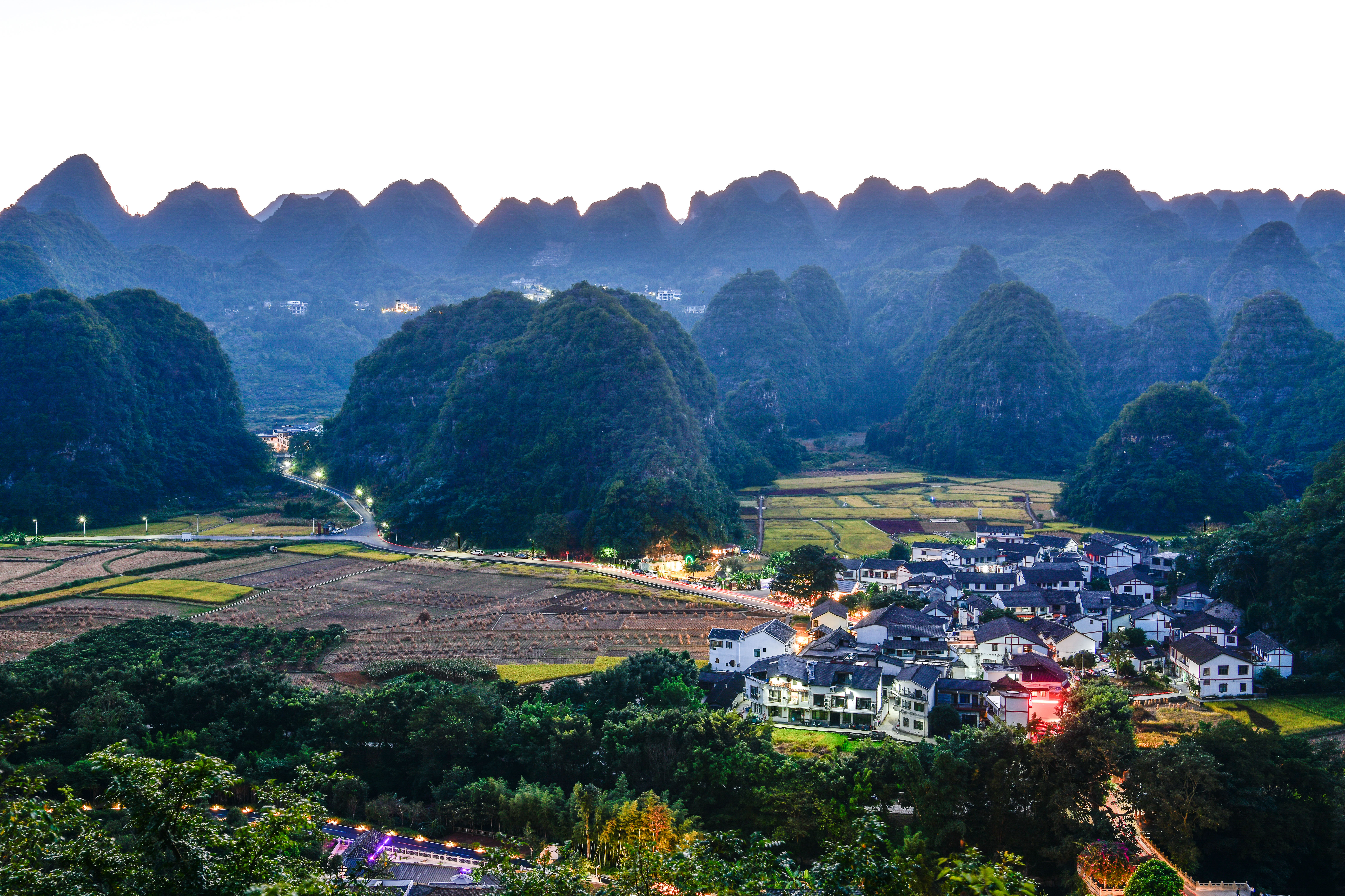 Caption: Wanfenglin Scenic Area, Xingyi City, Guizhou Province