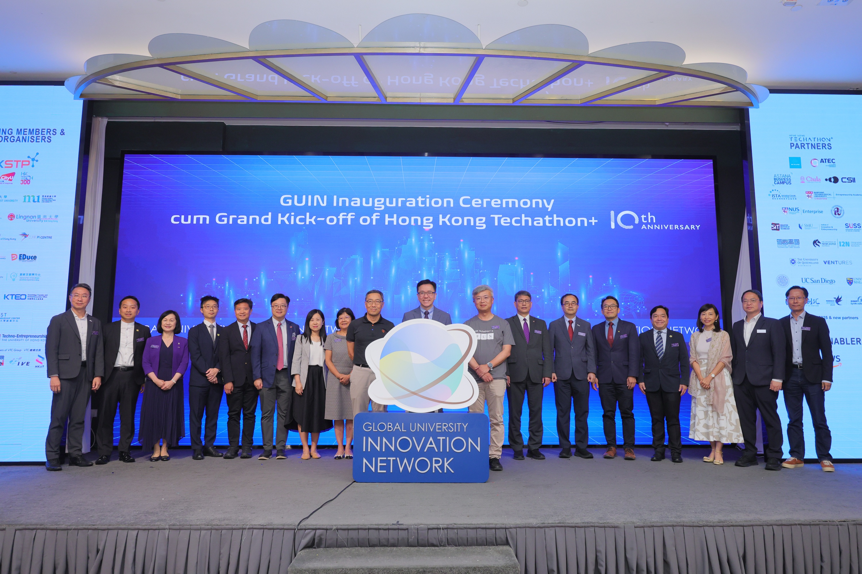 HKSTP, joined by representatives from 15 local tertiary institutions, officially announced the establishment of GUIN. The ceremony is officiated by Professor Sun Dong, Secretary for Innovation, Technology and Industry (front row, centre), Mr Albert Wong, CEO of HKSTP (front row, left), Mr Derek Chim, Head of Startup Ecosystem and Development (front row, right) as well as senior management from participating institutions.