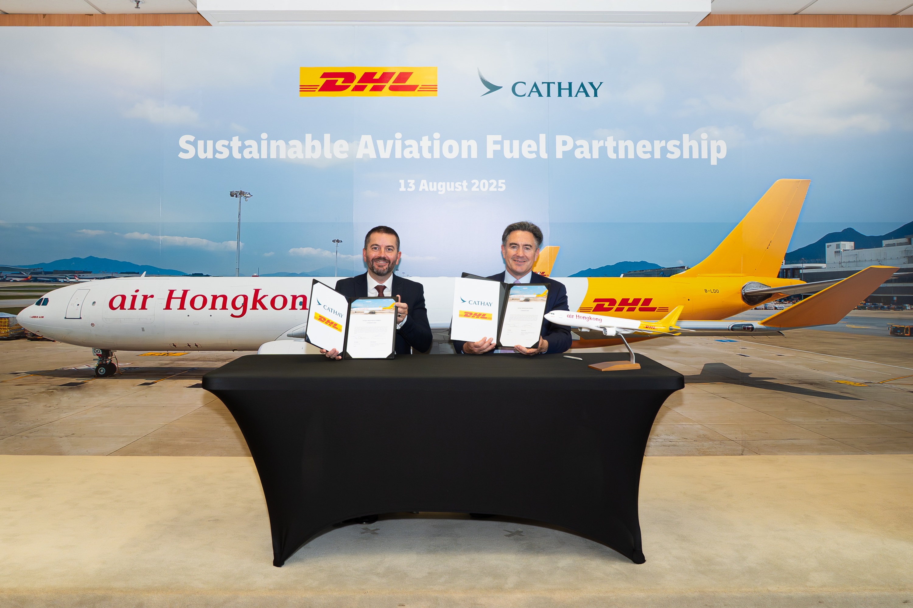 (L to R): Peter Bardens, Senior Vice President for Network Operations and Aviation – Asia Pacific, DHL Express; Tom Owen, Director Cargo, Cathay Group