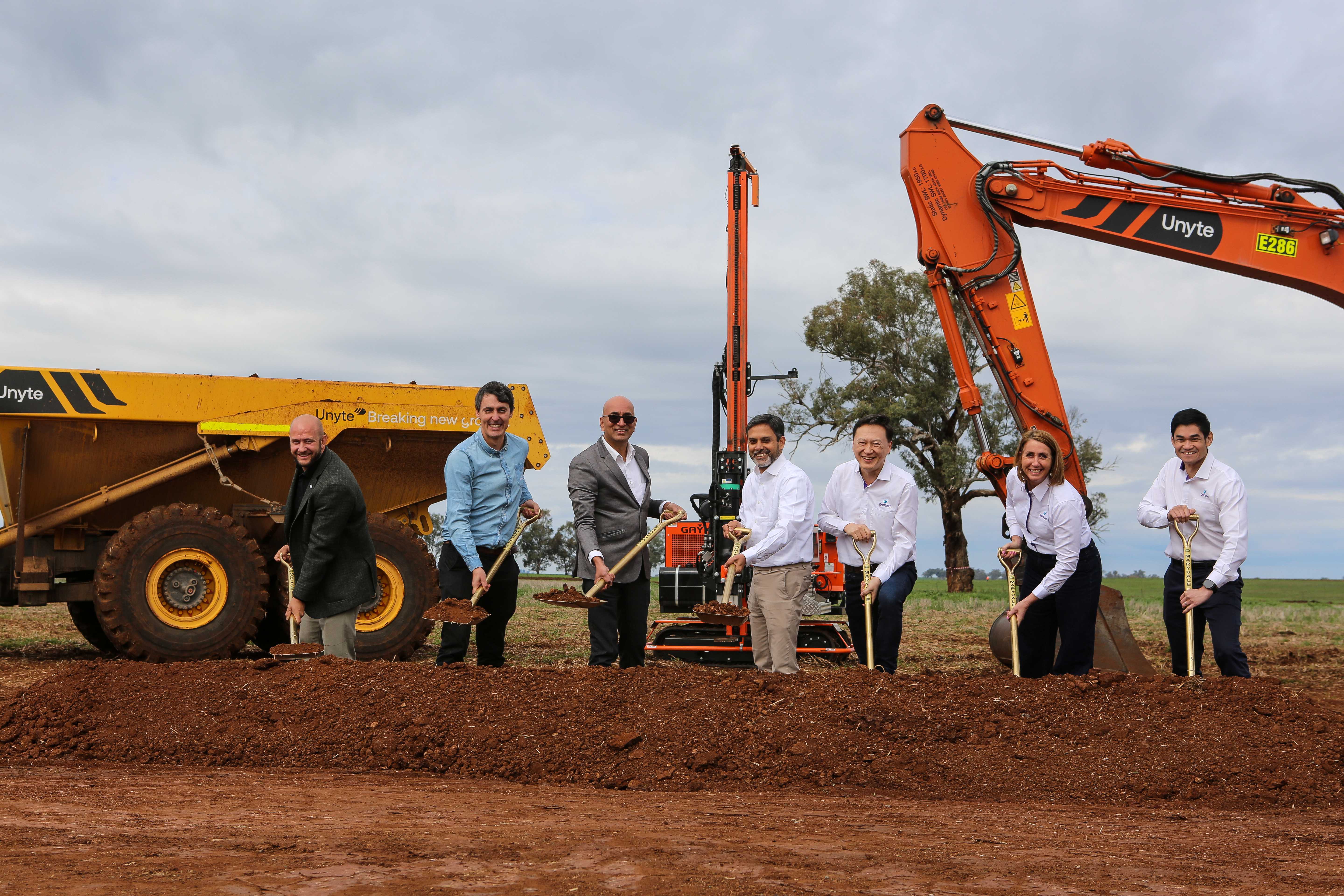 Gentari & PCL leaders break ground at Maryvale Solar & Energy Storage Facility