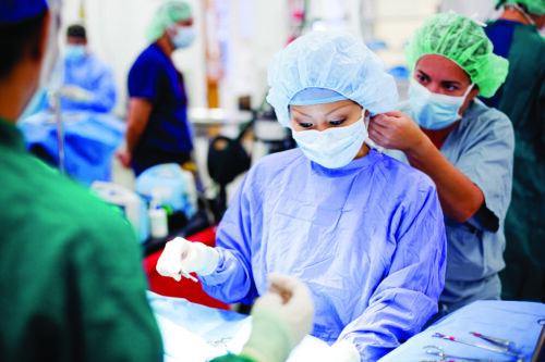 Students-in-the-operating-theatr