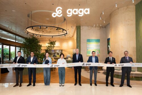 gaga-at-Galaxy-Macau-ribbon-cutt