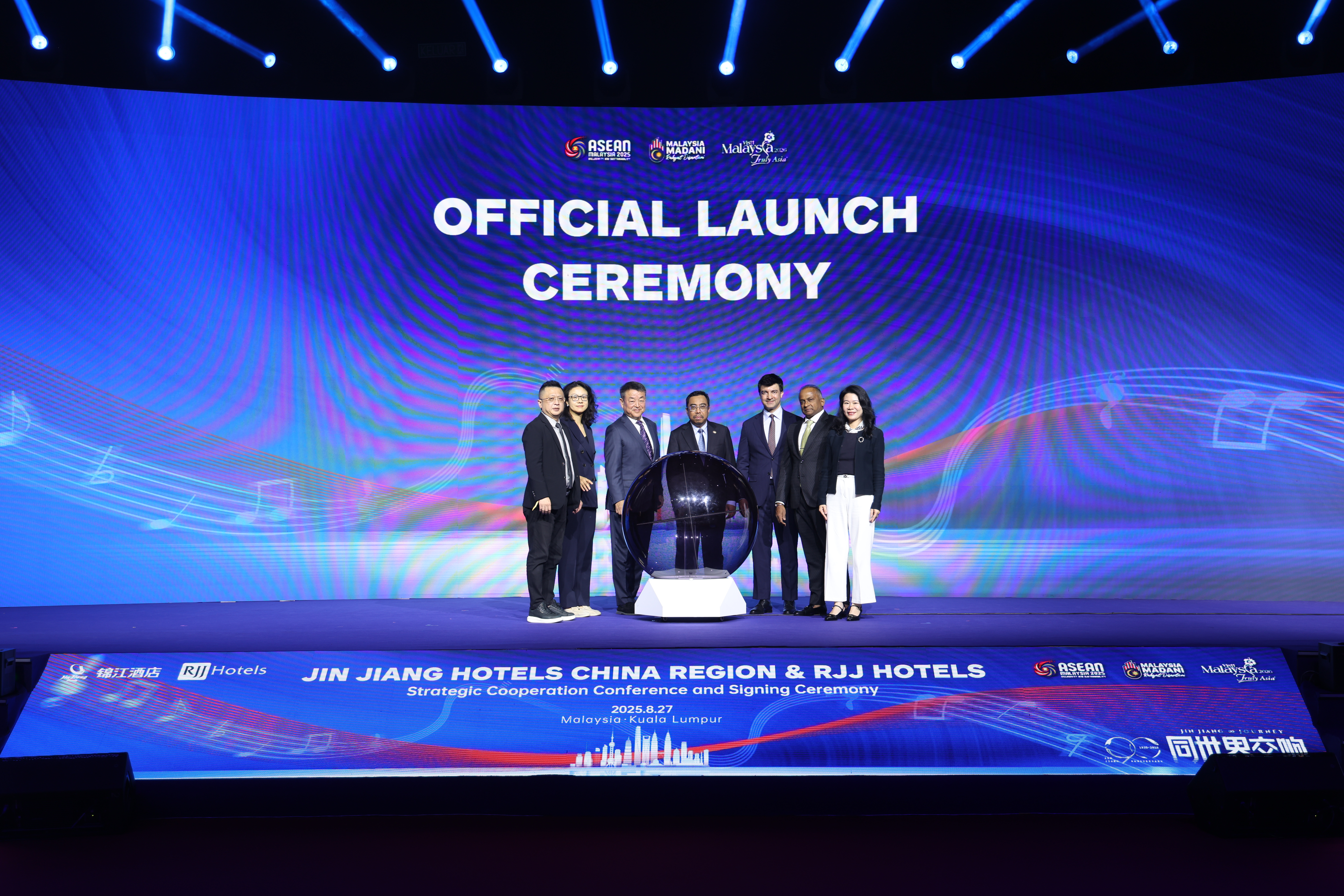 The launch of the RJJ Hotels where RIYAZ International has partnered with Jin Jiang Hotels China Region to expand its presence across Southeast Asia and Asia Pacific. The launch was witnessed by YBhg Dato’ Hairil Yahri Yaacob, Secretary General, Ministry of Investment, Trade and Industry (representing YB Senator Tengku Datuk Seri Utama Zafrul Tengku Abdul Aziz, Minister of Investment, Trade and Industry) From left to right: Zhang Zhong Hao, Senior Vice President of Jinjiang Hotels (China Region); Zhou Wei, Vice President of Jinjiang International (Group); Zhao Qi, Party Secretary and Chairman of Jinjiang International (Group); YBhg Dato’ Hairil Yahri Yaacob, Secretary General, Ministry of Investment, Trade and Industry; Dato’ Sri Shaheen, Group Managing Director, RIYAZ International and RJJ Hotels; Dato’ Muthukumar Ayarpadde, Board of Directors, RIYAZ International and Founder and Executive Chairman of MK Tron Group; He Yijun, General Manager of the Overseas Business Department of Jinjiang Hotels (China Region)