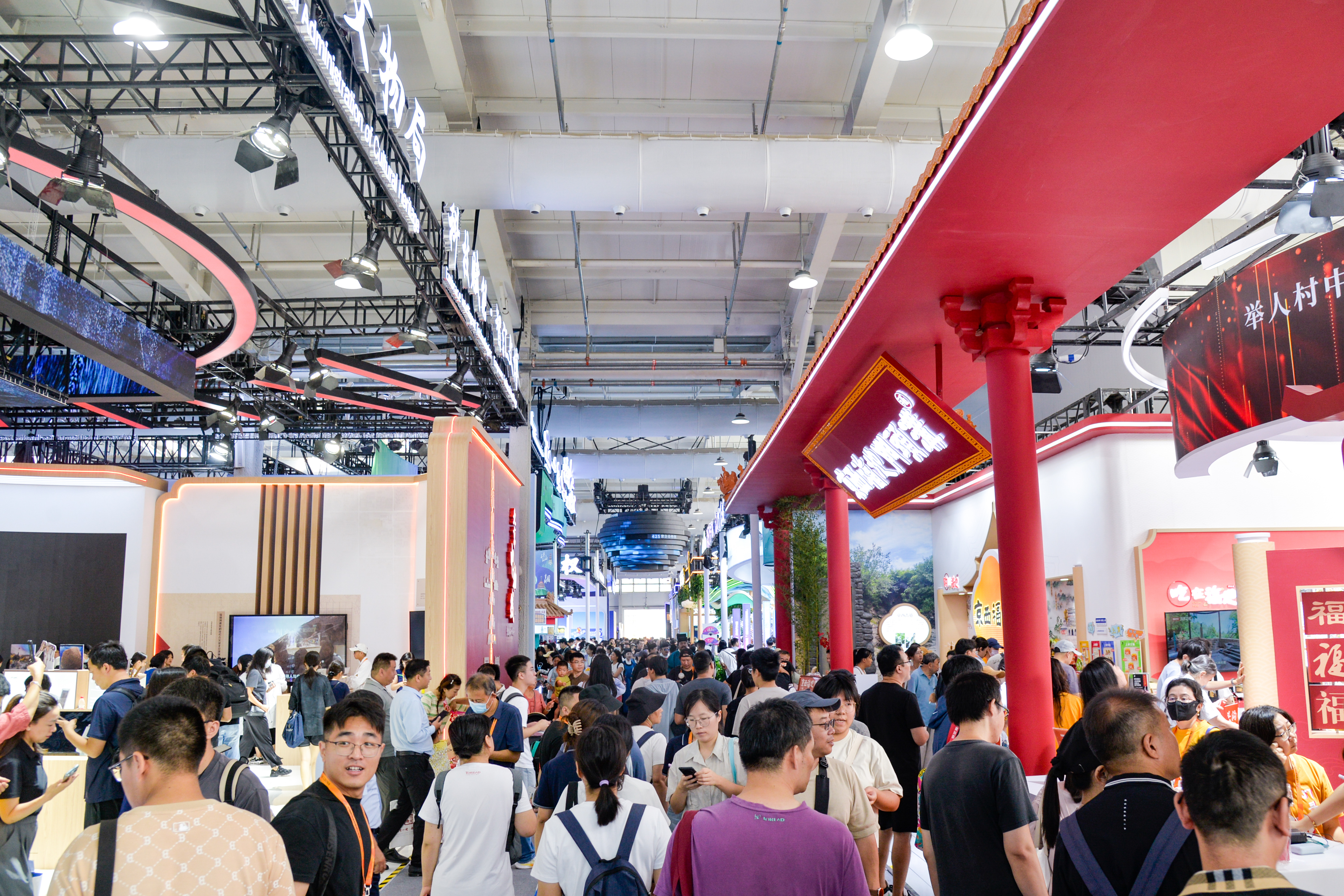 People visit the Cultural & Tourism Service thematic exhibition area of the 2025 China International Fair for Trade in Services (CIFTIS) at Shougang Park in Beijing, capital of China, Sept. 13, 2025. The 2025 CIFTIS opens to the general public from Sept. 13 to 14. Visitors with reservation can access the fair free of charge. (Xinhua/Xu Qin)