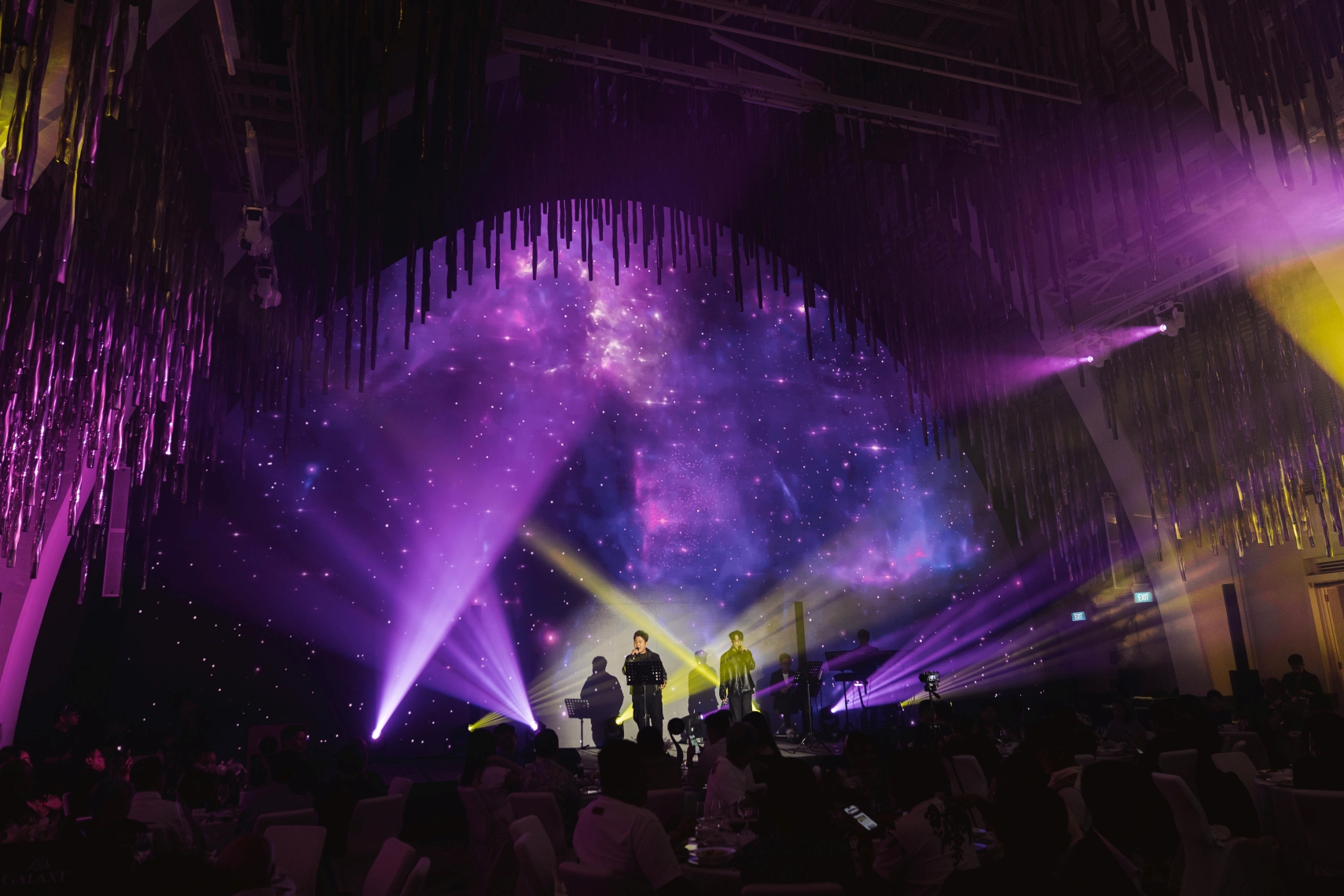A gala dinner was held at JW Marriott Singapore, seeing the participation of distinguished guests, who enjoyed a glittering, entertainment-packed evening.