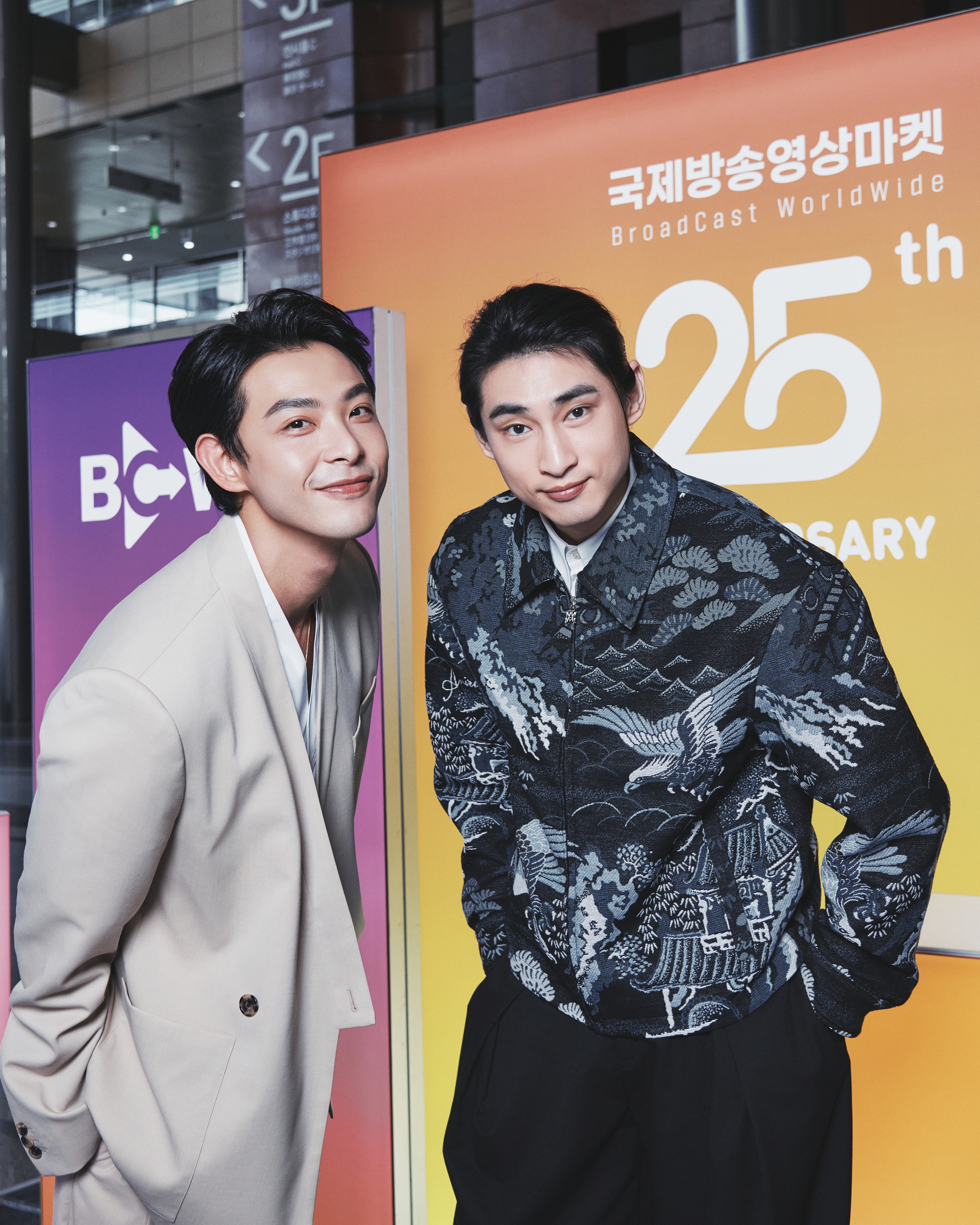 Simon Lien and Nash Zhang promote their new drama The Good, the Bad, and the Ugly (舊金山美容院) in Seoul.