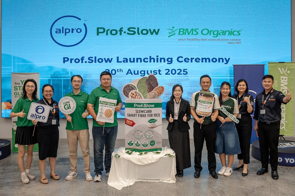 (From Left: Ms. Michelle Zhang (Director of Overseas Business of Prof. Slow); Pharmacist Lim En Ni (Chief Pharmacist, Engagement Director of Alpro Pharmacy); Mr. Jim Li (Chief Operation Officer of Prof. Slow); Mr. Eric Huang (Chief Executive Officer of Prof. Slow); Dr. Wong Poh Shean (Consultant Endocrinologist in Internal Medicine at Hospi019-906 7923tal Tuanku Ja’afar Seremban, Vice President of Diabetes Malaysia Negeri Sembilan); Mr Terry Lee (Chief Executive Officer of BMS Organics); Ms Tan Bee Lang (Manager of Corporate Sales & Training Department of BMS Organics); Ms Chua Kai Jia (Professional Care and Development Manager of Alpro Pharmacy); Pharmacist Low Swee Siong (Chief Executive Officer of Alpro Pharmacy)