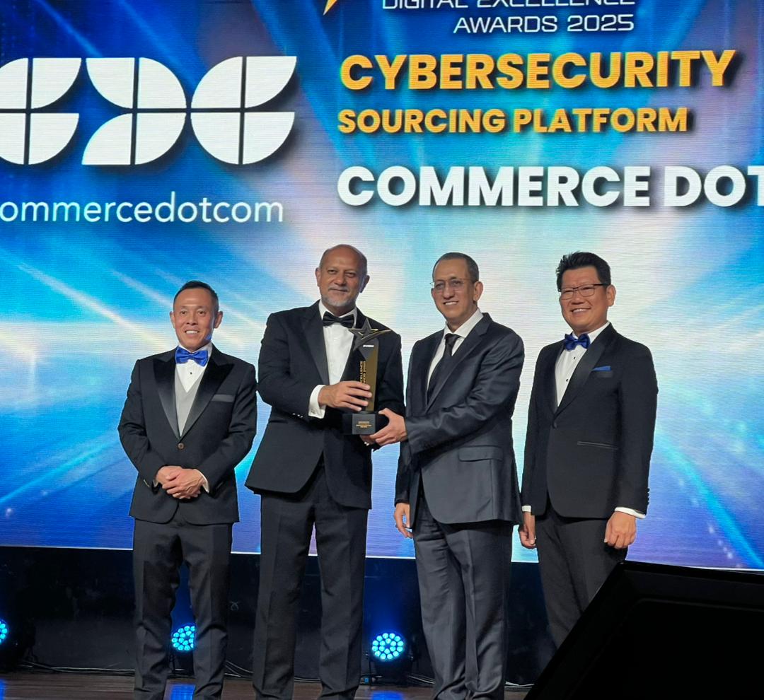 Executive Chairman of CDC, Syed Azmin Syed Nor (second from right), receiving the Cybersecurity Award from Minister of Digital YB Gobind Singh Deo at the PIKOM Digital Excellence Awards (PDEA) 2025 Gala Dinner in Sunway Resort Hotel.
