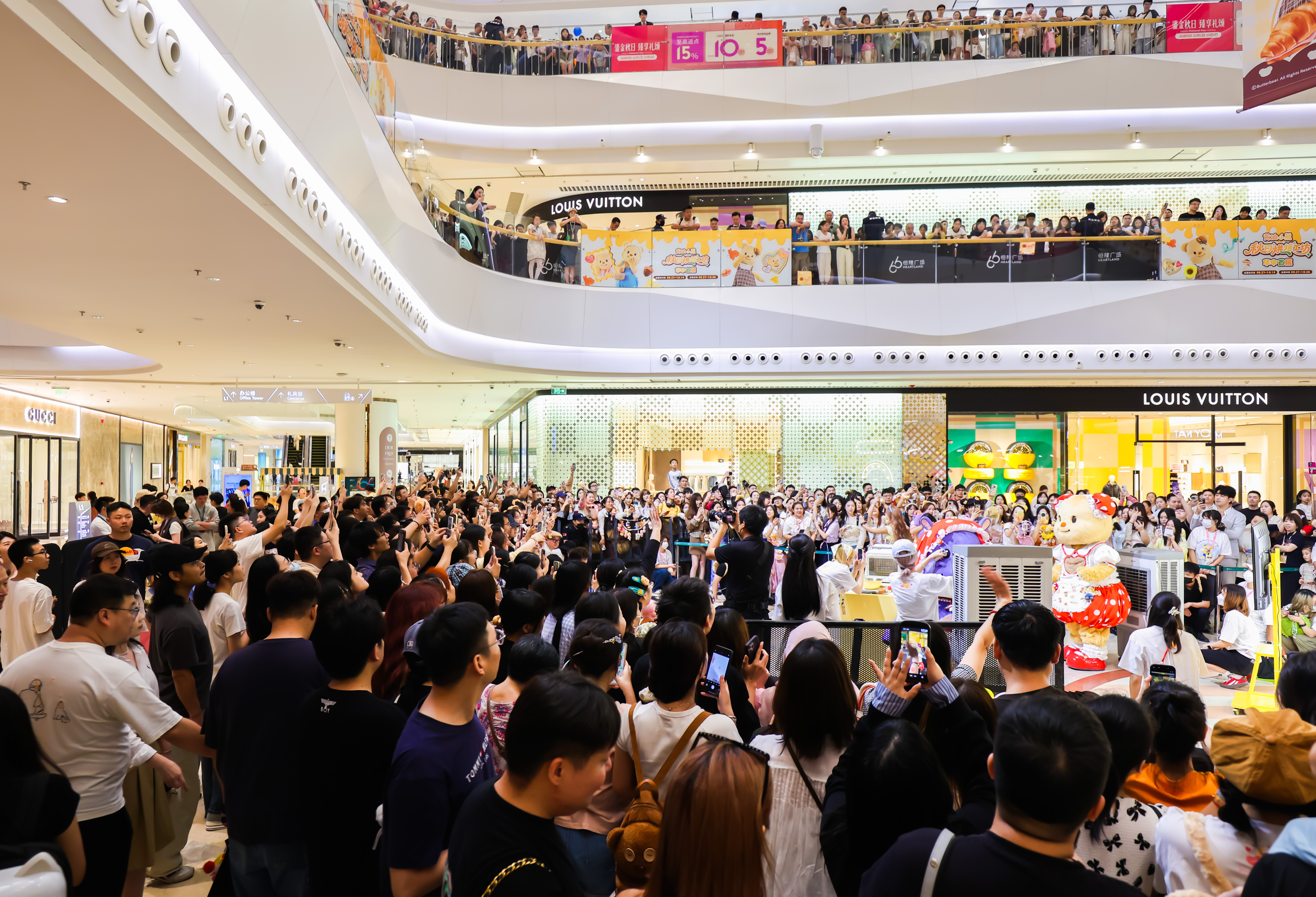 Heartland 66 in Wuhan attracted customer traffic with the popular IP â€œButterBear,â€ with tenant sales on National Day more than doubling from last year