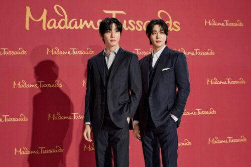 Ahn-Hyo-Seop-with-wax-figure-at-