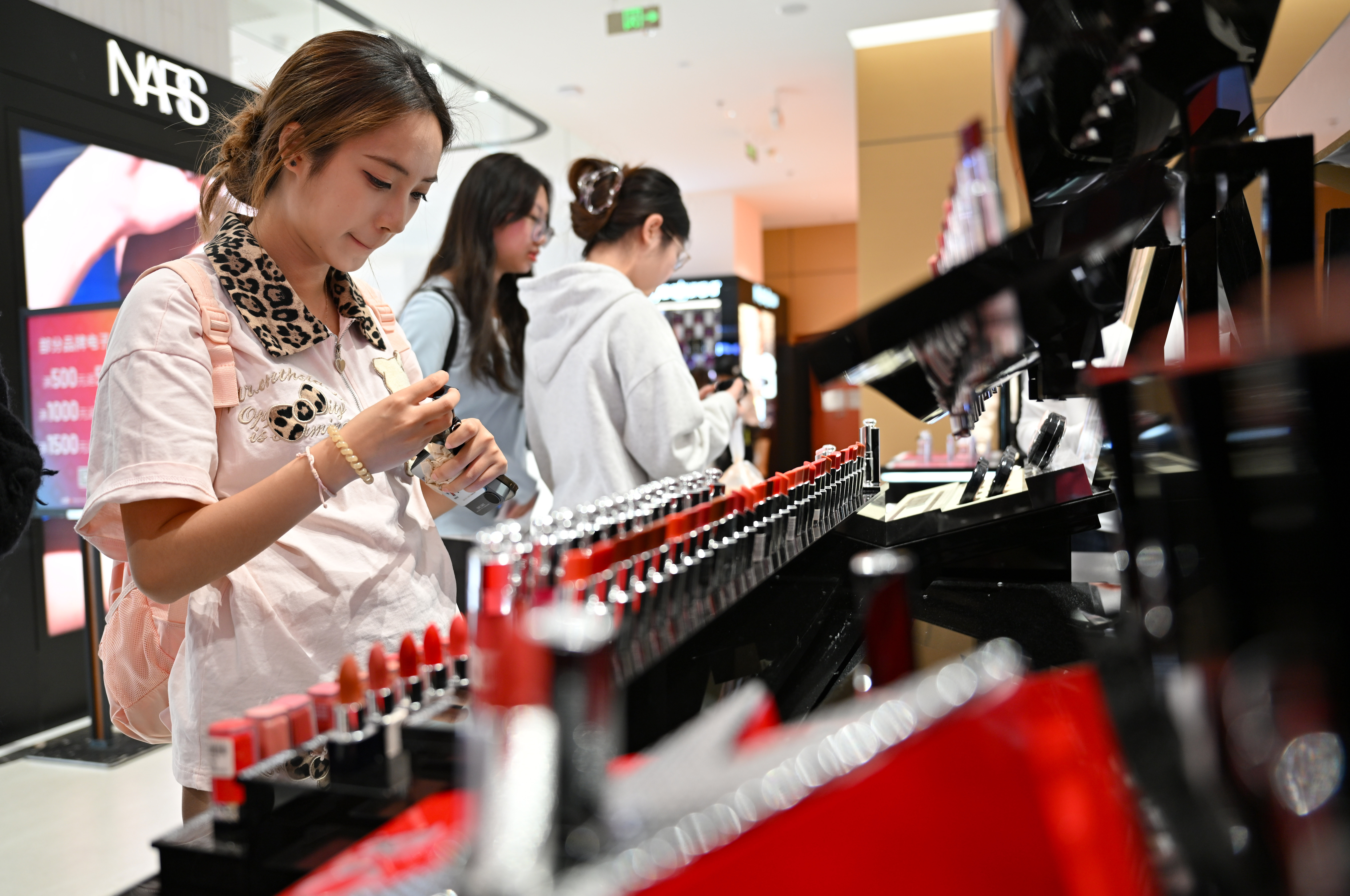 Duty-free shopping booms in Hainan FTP.