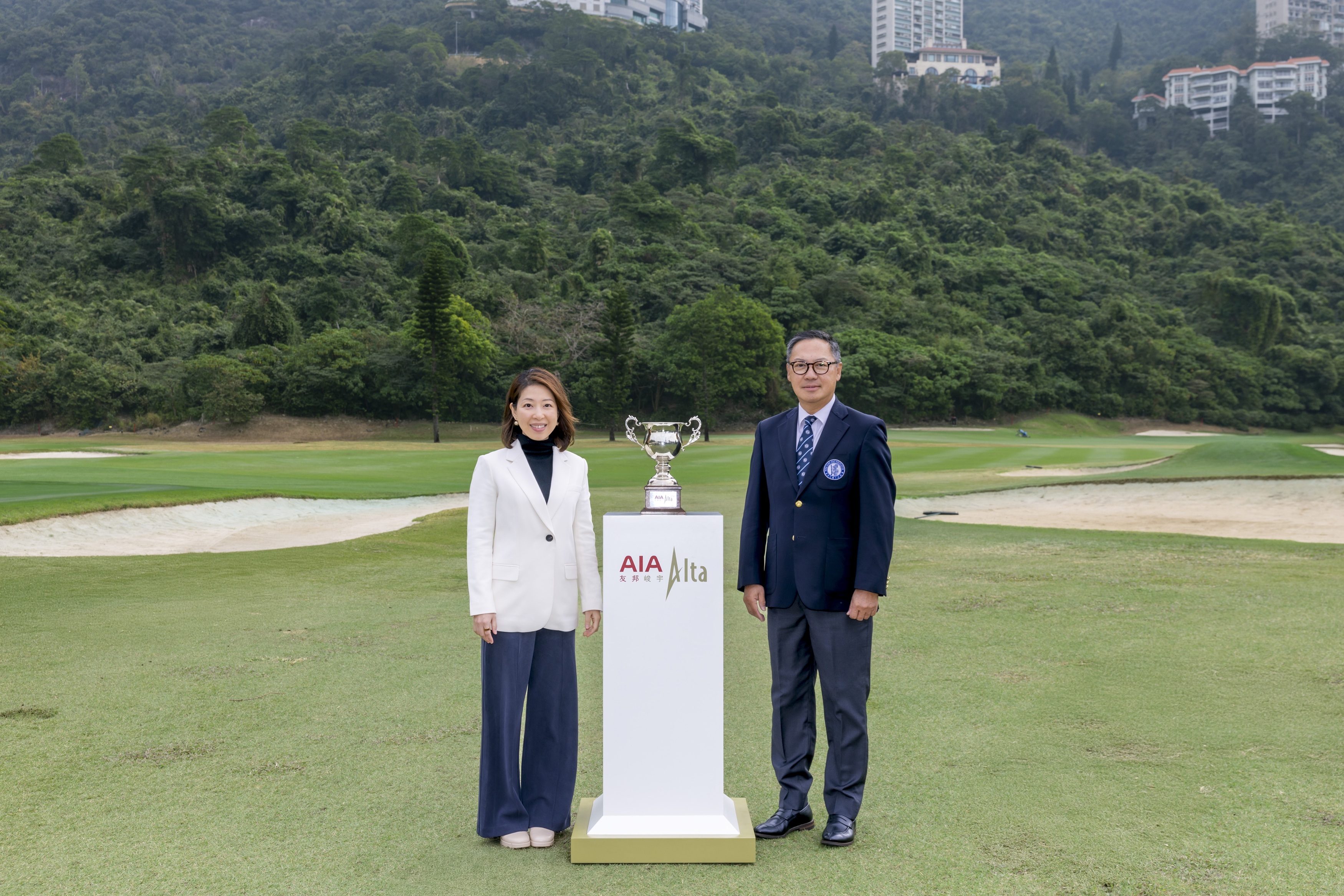 AIA Alta and the Golf Association of Hong Kong, China announce the launch of an exclusive three-year partnership. Pictured are Ms Alice Liang, Chief Proposition & Healthcare Officer of AIA Hong Kong & Macau (left) and Mr Danny Lai, Chief Executive Officer of the Golf Association of Hong Kong, China (right).