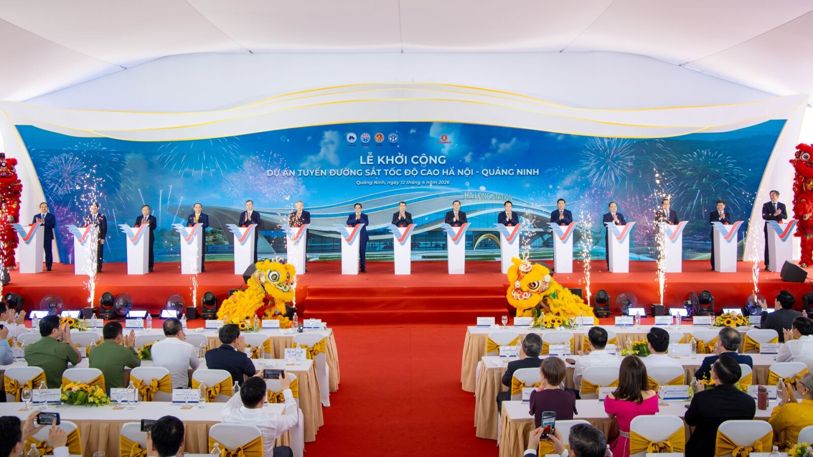 Prime Minister Le Minh Hung and delegates perform the project launch ceremony for the Hanoi – Quang Ninh high-speed railway project.