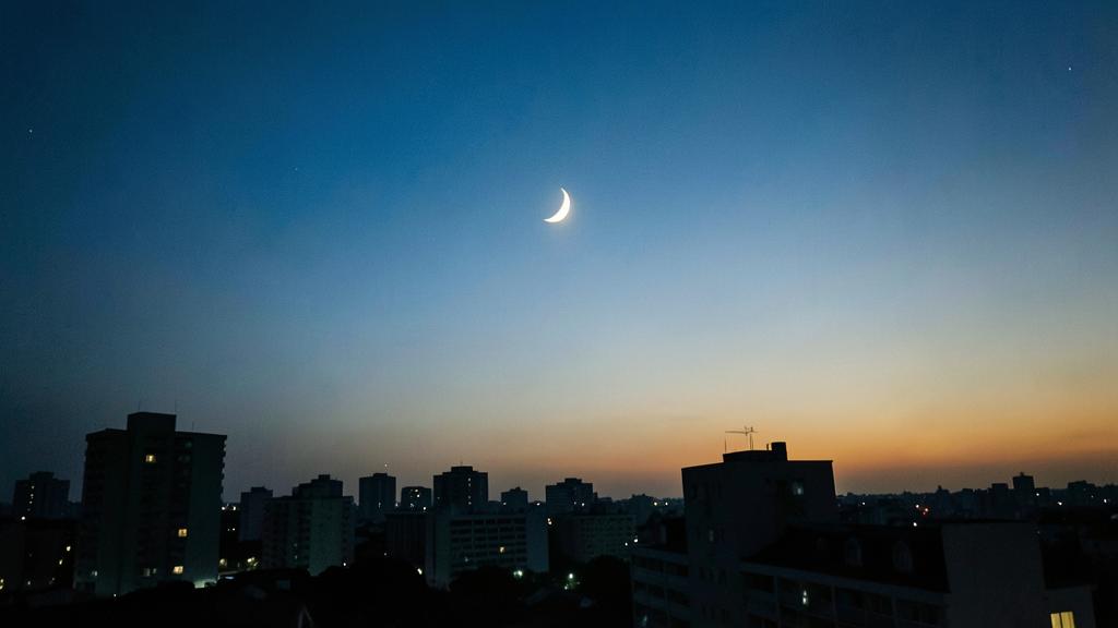 chand-nikalne-ka-time-festival-moonrise-timings-for-delhi-mumbai-bengaluru-and-more-1793274714