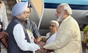 Narendra Modi And Manmohan Singh Face To Face 10