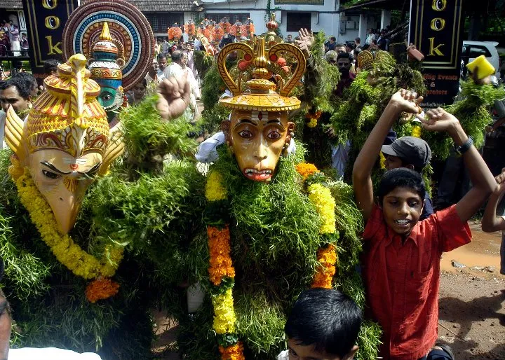 303569_2410669629108_21885764_n