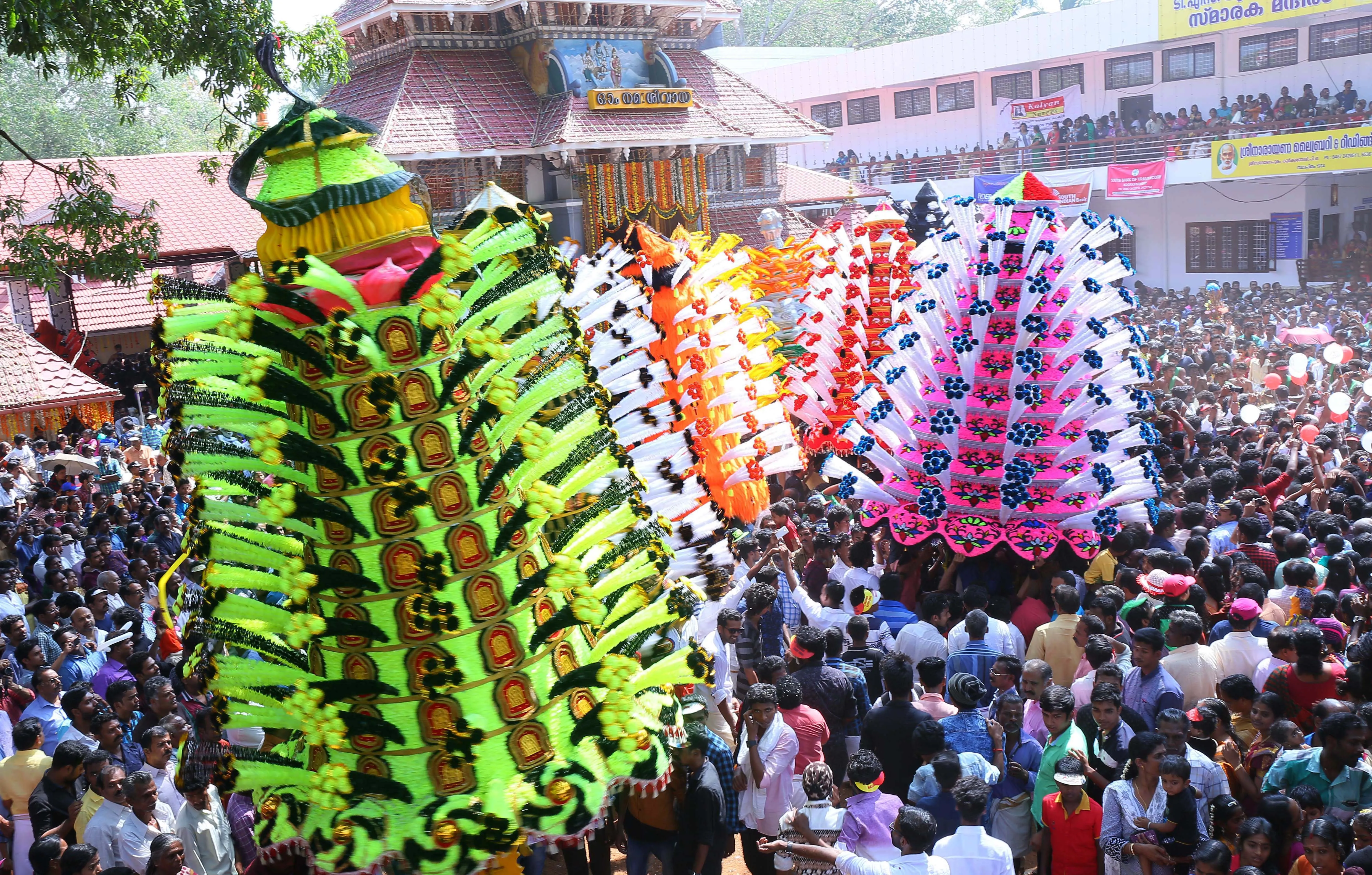 thrissur koorkenchery pooyathodanubandhich nadanna kavady
