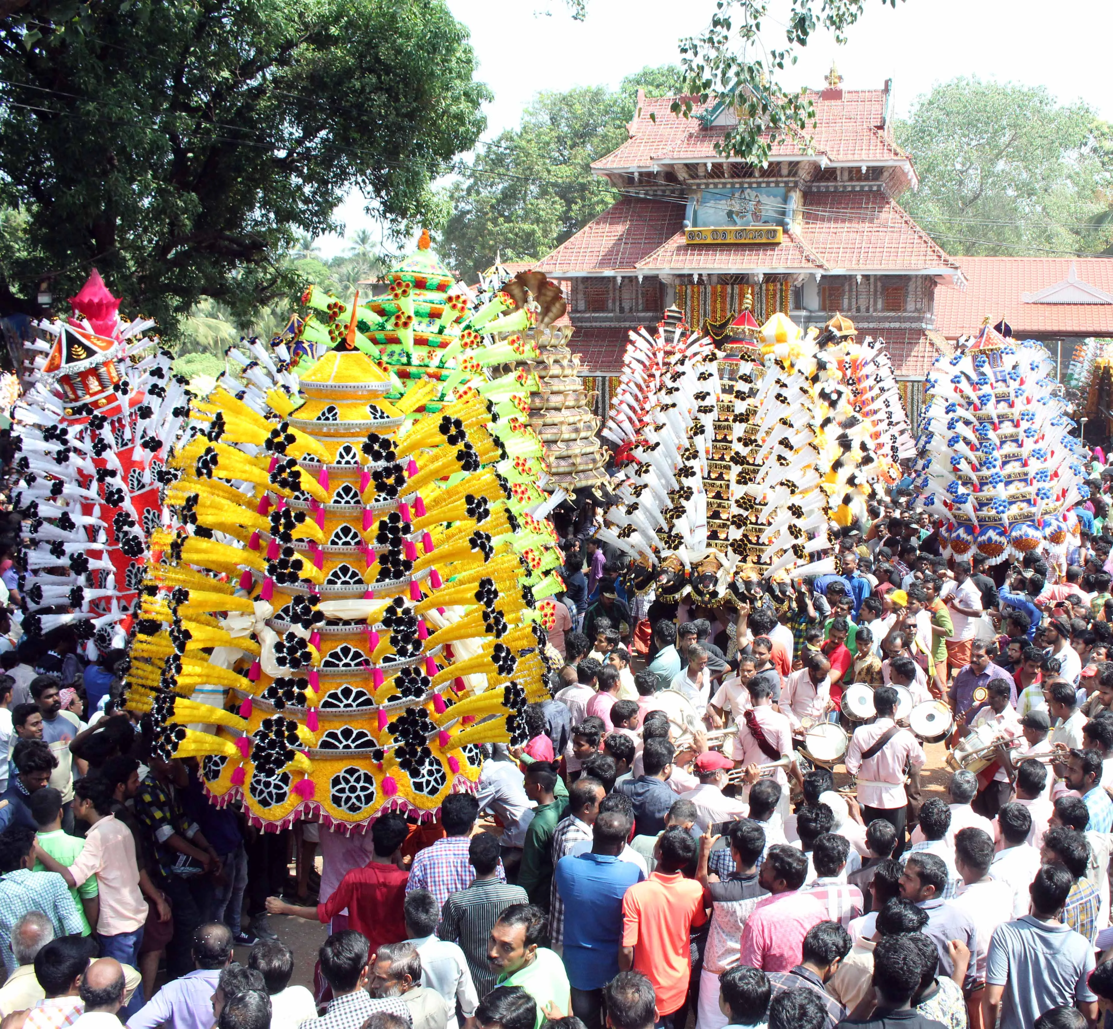 kavadiyattam9