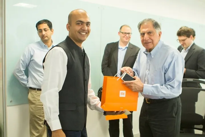 Ratan Tata visiting Mi Indias Office in Bangalore 3