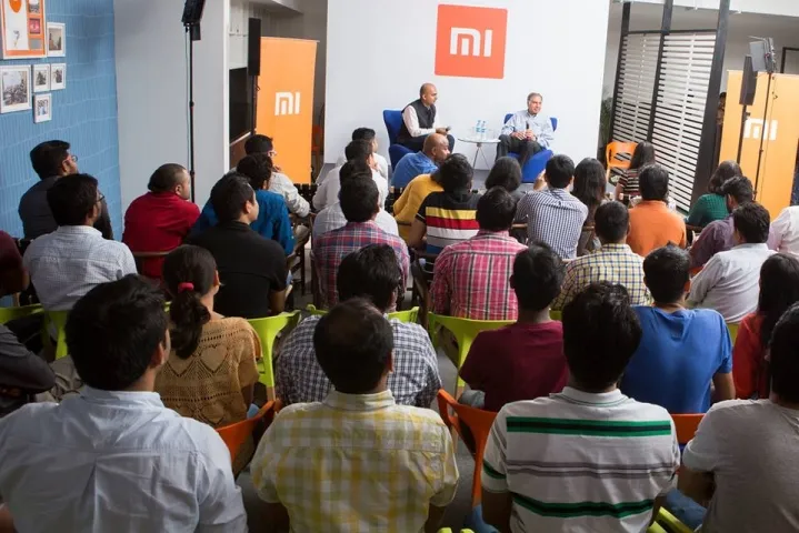 Ratan Tata visiting Mi Indias Office in Bangalore 4