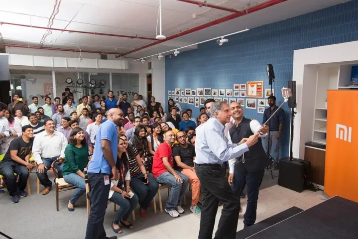 Ratan Tata visiting Mi Indias Office in Bangalore 5