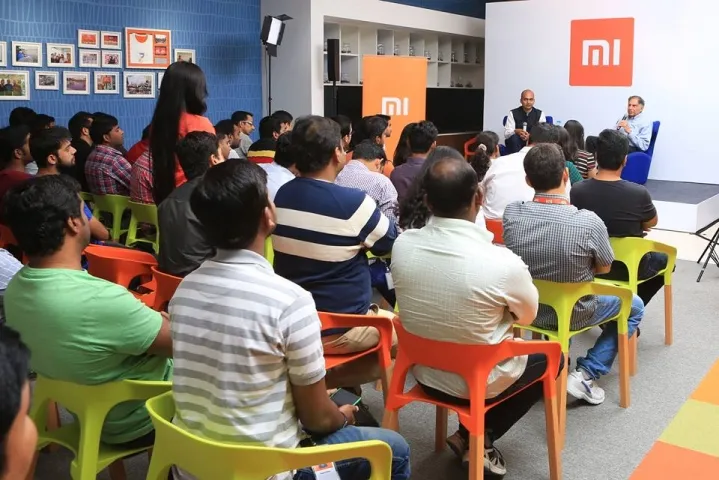 Ratan Tata visiting Mi Indias Office in Bangalore 6