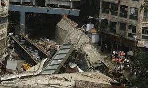 Kolkata Bridge Colapse 1