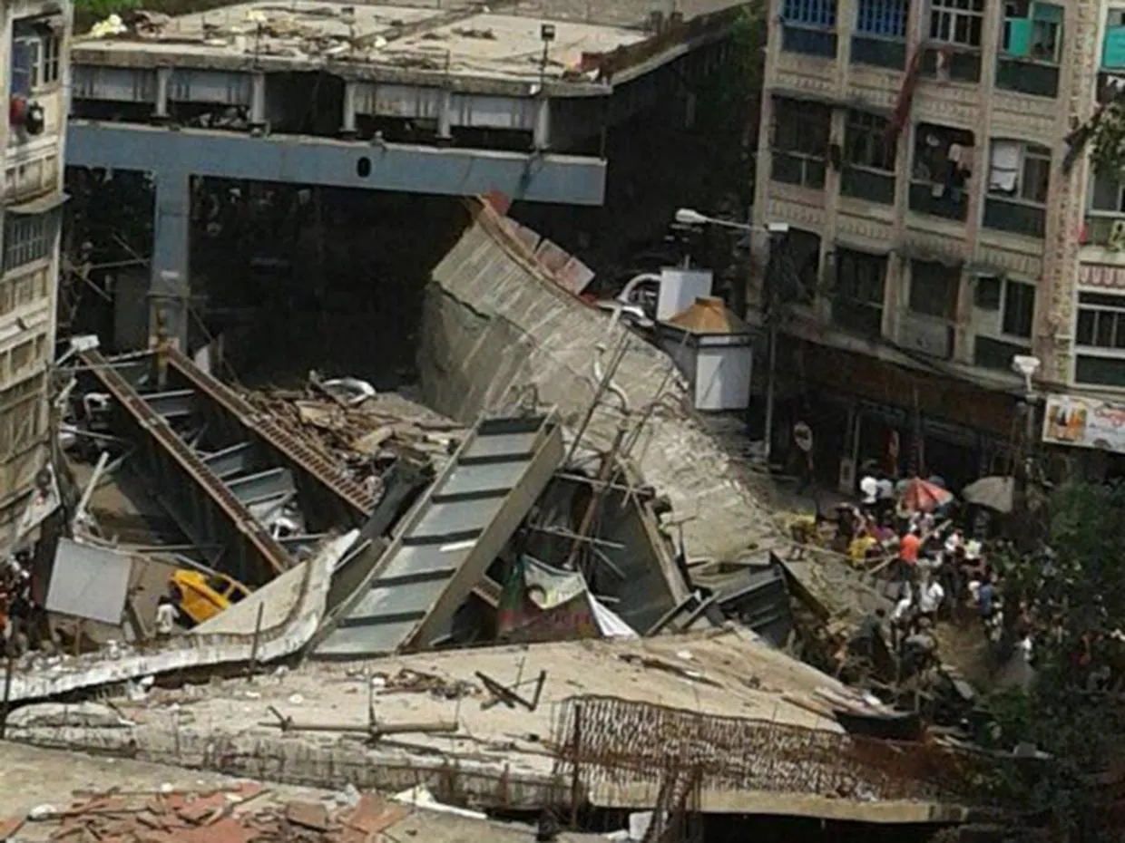 Kolkata Bridge Colapse 1