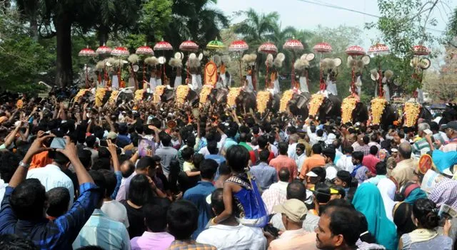 CHOORAKOTTUKAVU POORAM