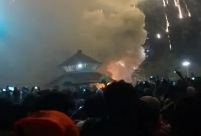 Kollam Temple Fire Live