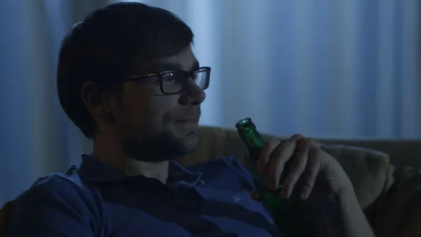 drink beer when watching tv