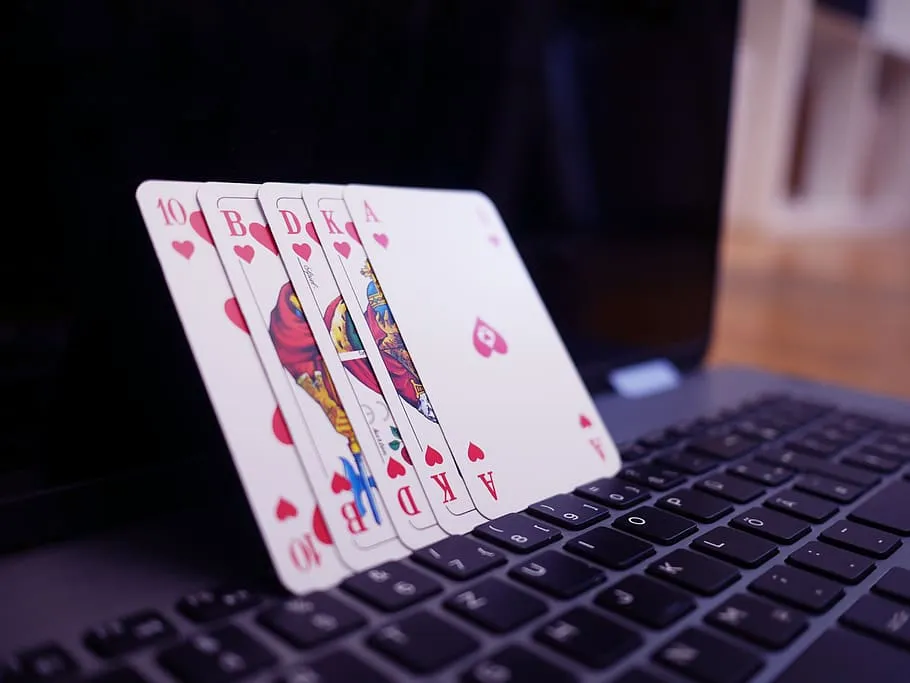 online-poker-poker-gambling-play-card-game-cards