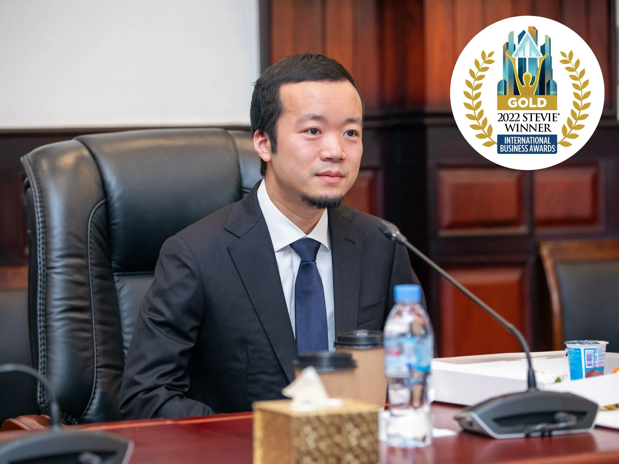 Chen-Zhi-with-Stevie-Award-logo