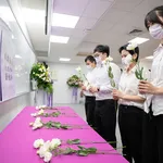 Students Of The Post Baccalaureate Program In Medicine At NTHU Offering Chinese Bellflowers To Those Who Have Donated Their Cadavers To The Program. 28Photo National Tsing Hua University29