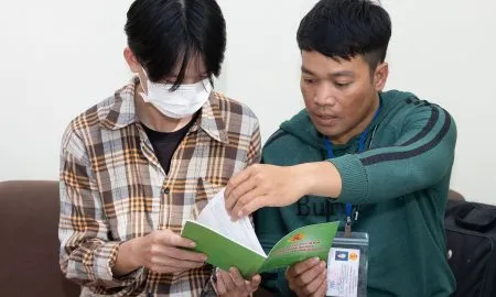 Community Worker Providing Couns