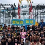 2County Magistrate Mrs Lin Tzu Miao With Students