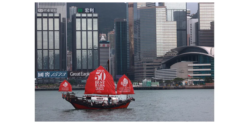 Hong_Kong_skyline_28close_up29-1