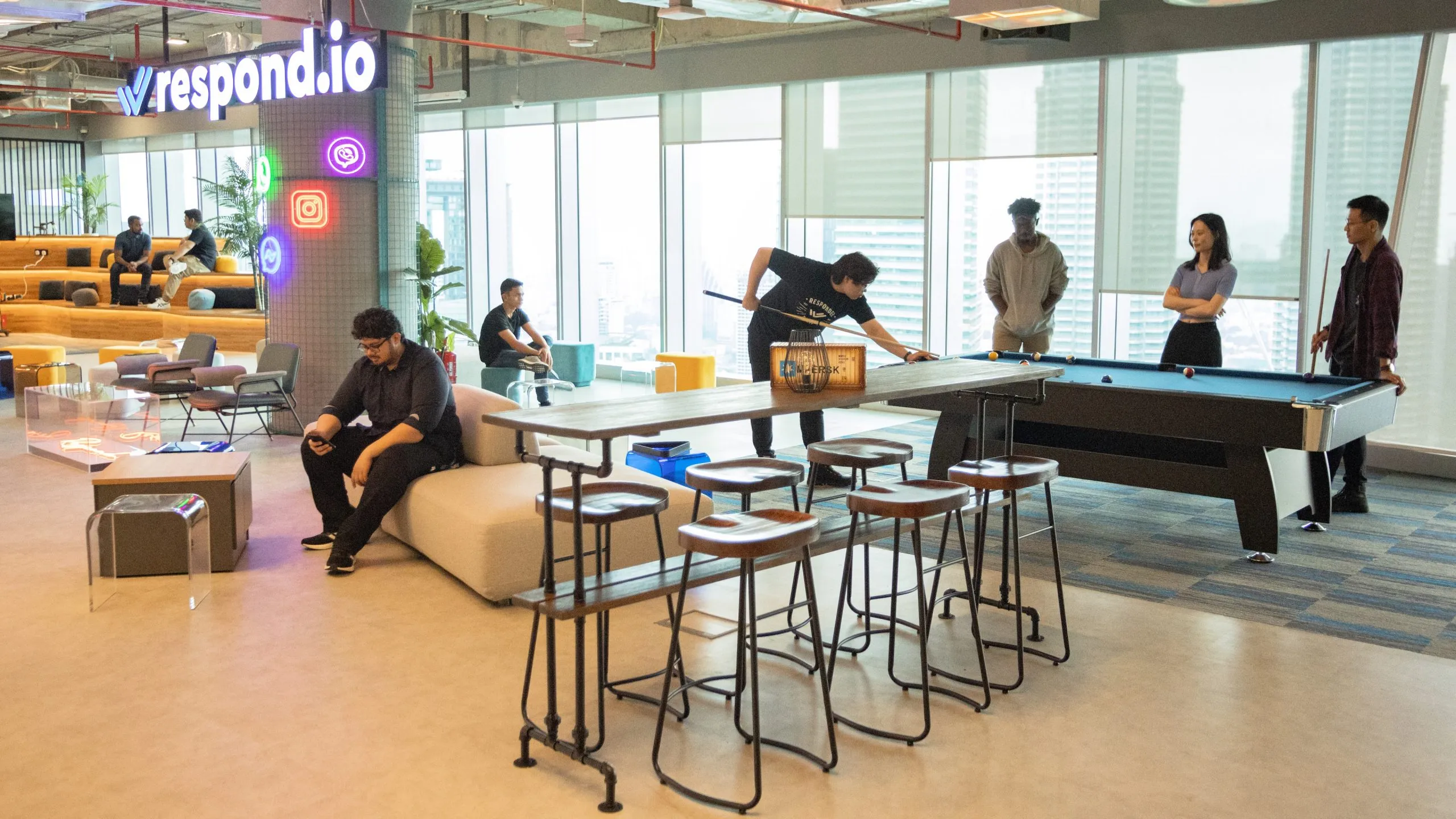 Respond Io Office Scaled