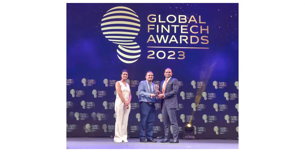 Mr_Adeeb_Ahamed2C_MD_LuLu_Financial_Holdings_being_awarded_with_the_Lea-1