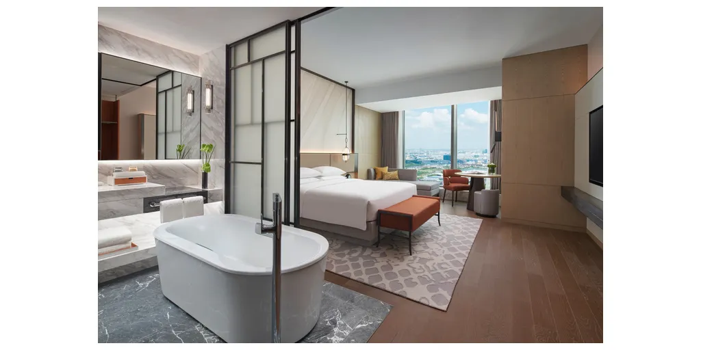 1_King_Bed-Bedroom-City_View-1