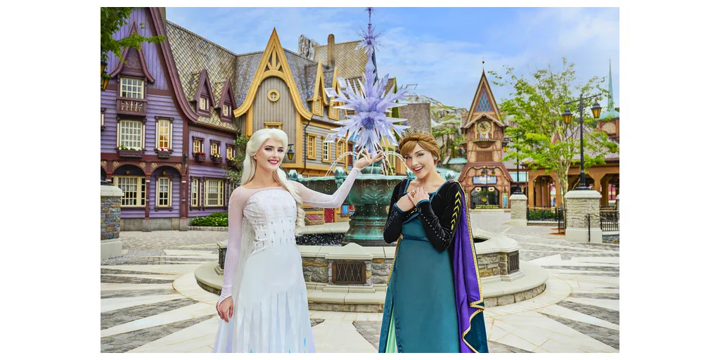HKDL_World_of_Frozen_Anna_and_Elsa-1