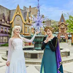 HKDL World Of Frozen Anna And Elsa