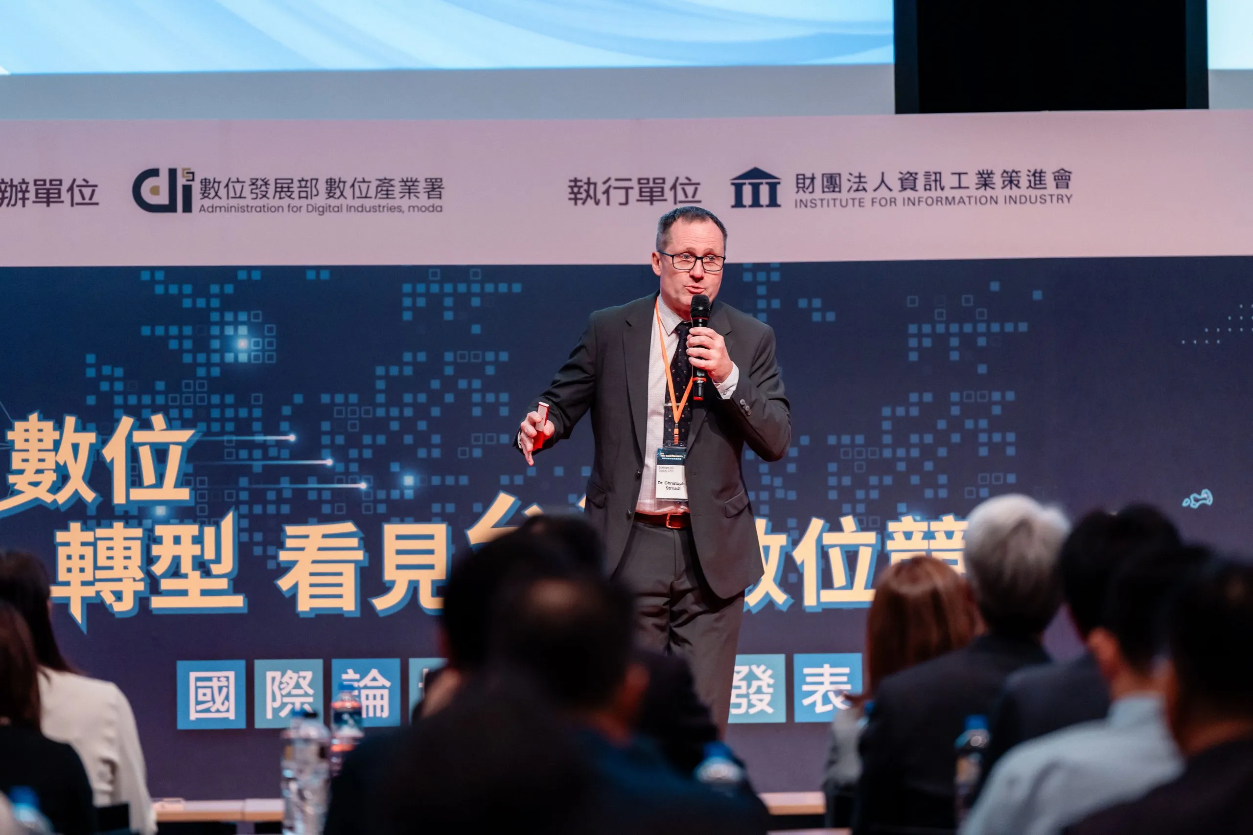 IMG-1940-Dr-Christph-at-Taiwan